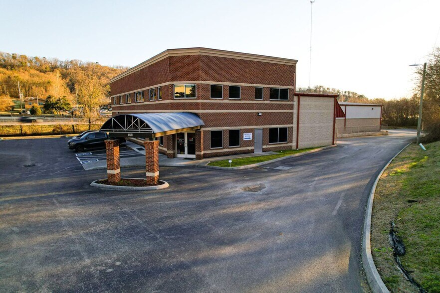 724 Dutch Valley Dr, Knoxville, TN 37918