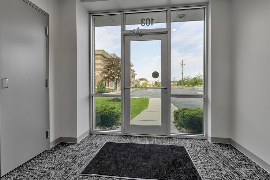 6031-6045 Transit Rd, East Amherst, NY for lease - Building Photo - Image 2 of 51