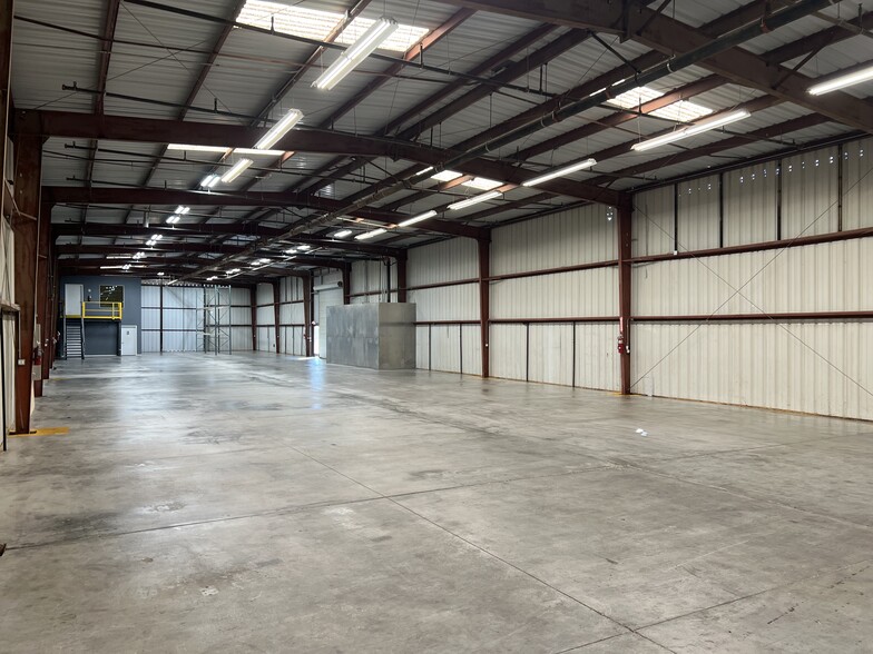 13586 Central Rd, Apple Valley, CA for lease - Building Photo - Image 3 of 19