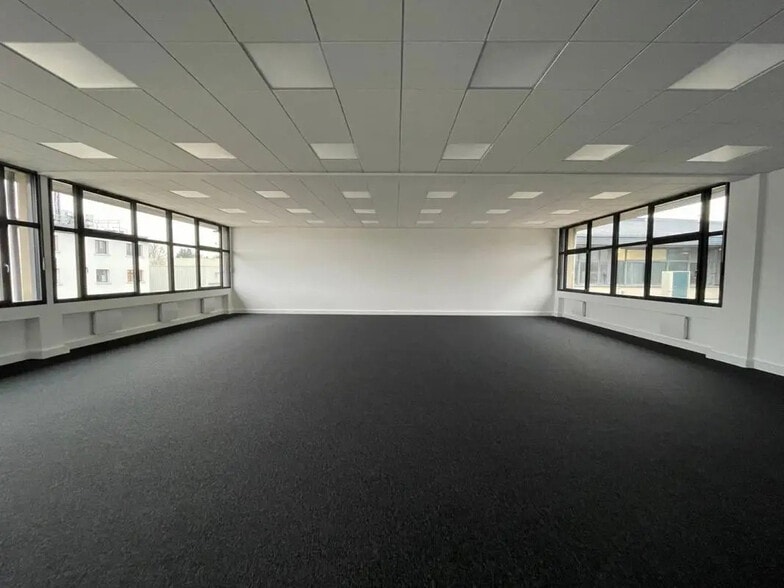 Industrial in Villejuif for lease - Building Photo - Image 3 of 5