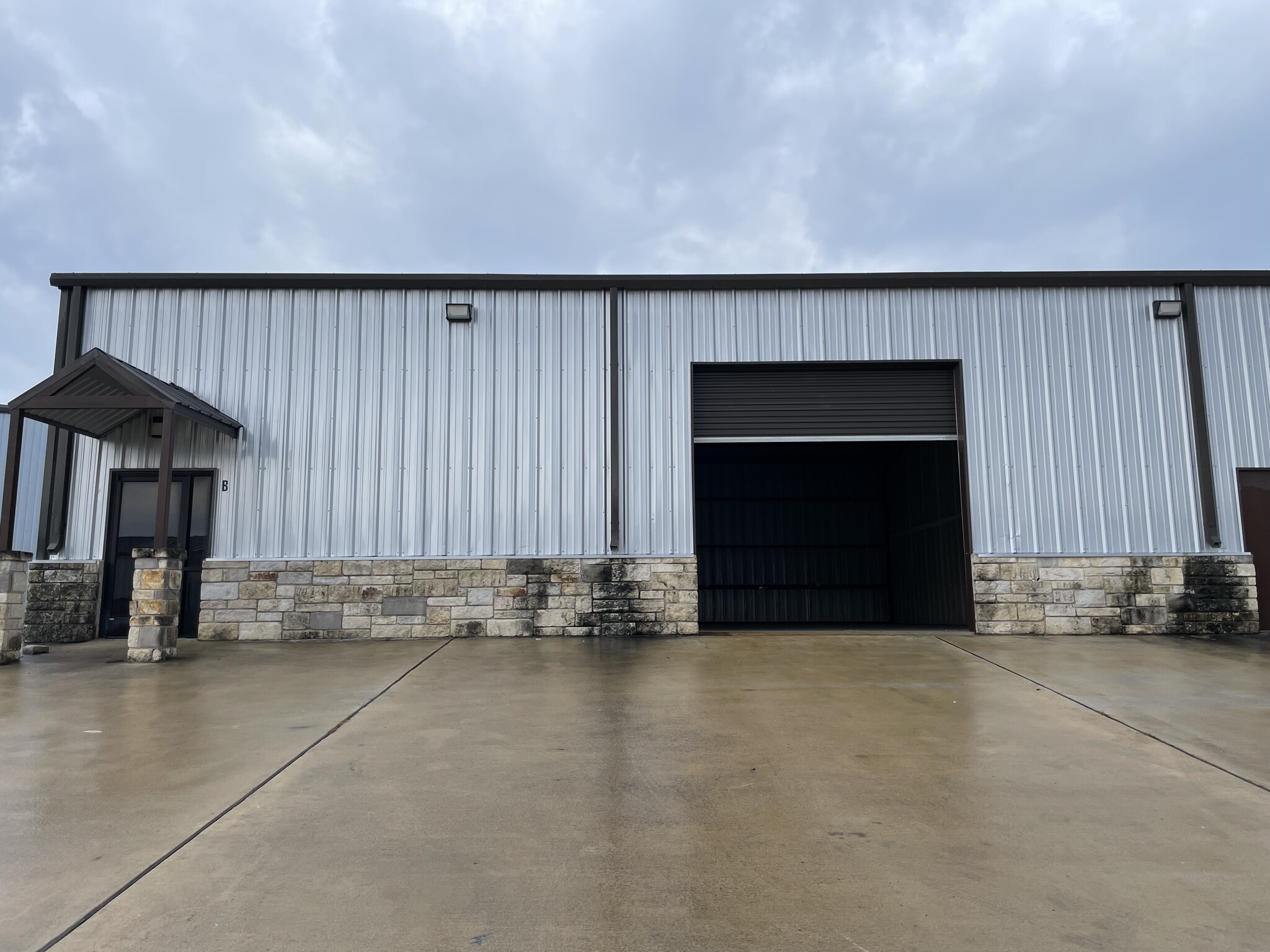 100 Don Currie Dr, Jarrell, TX for lease Building Photo- Image 1 of 3