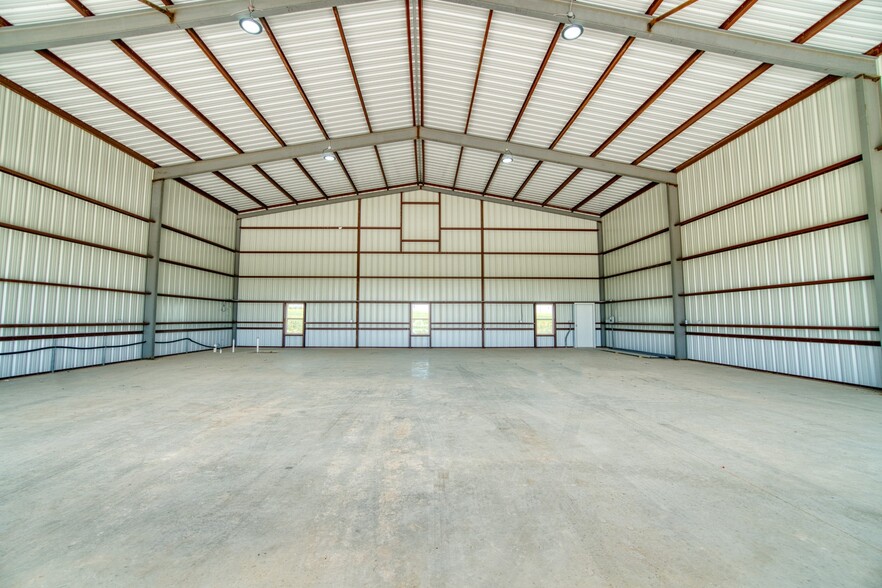 15850 Salado Airport, Unit 11, Salado, TX for sale - Interior Photo - Image 2 of 26