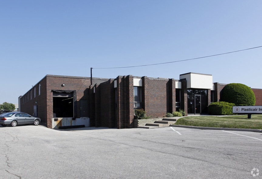 1275 Crestlawn Dr, Mississauga, ON for lease - Building Photo - Image 2 of 2