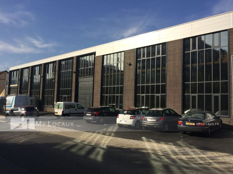 Flex in Courbevoie for lease - Building Photo - Image 1 of 7