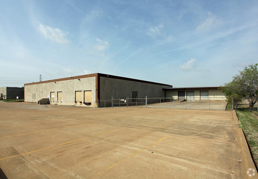 2839 Merrell Rd, Dallas, TX for sale - Building Photo - Image 1 of 1