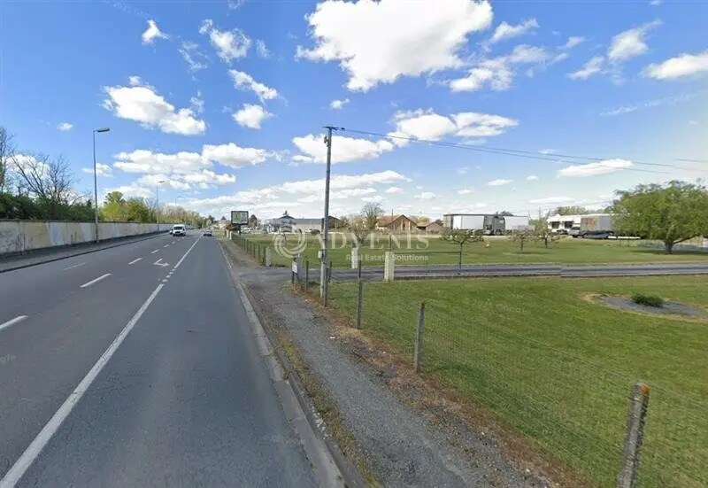 Retail in Bergerac for lease Building Photo- Image 1 of 3