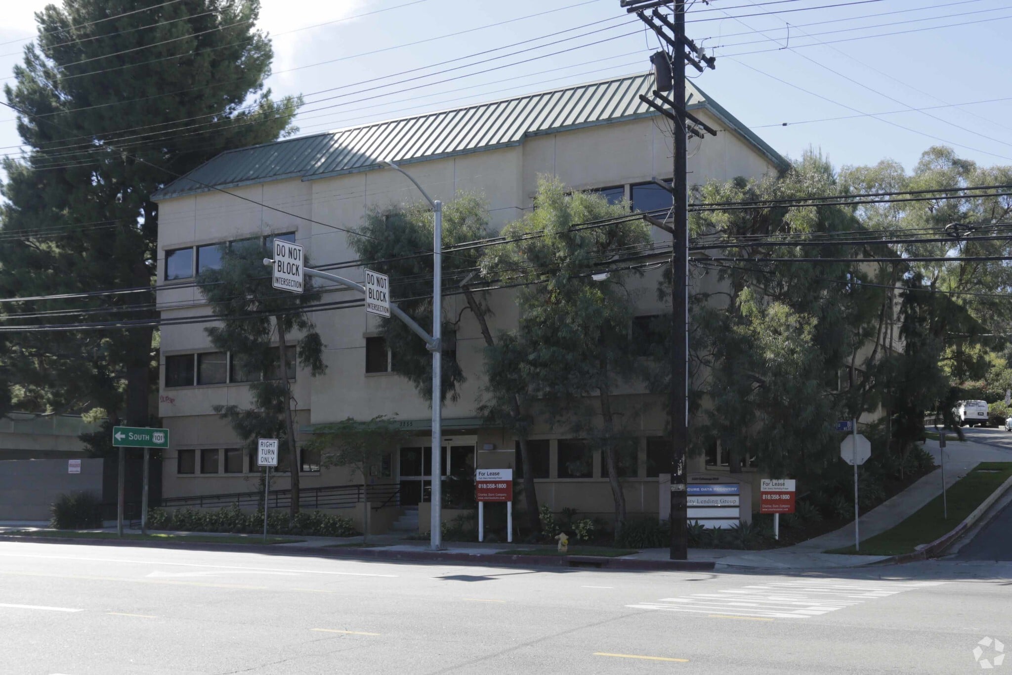 3255 Cahuenga Blvd W, Los Angeles, CA for lease Primary Photo- Image 1 of 16