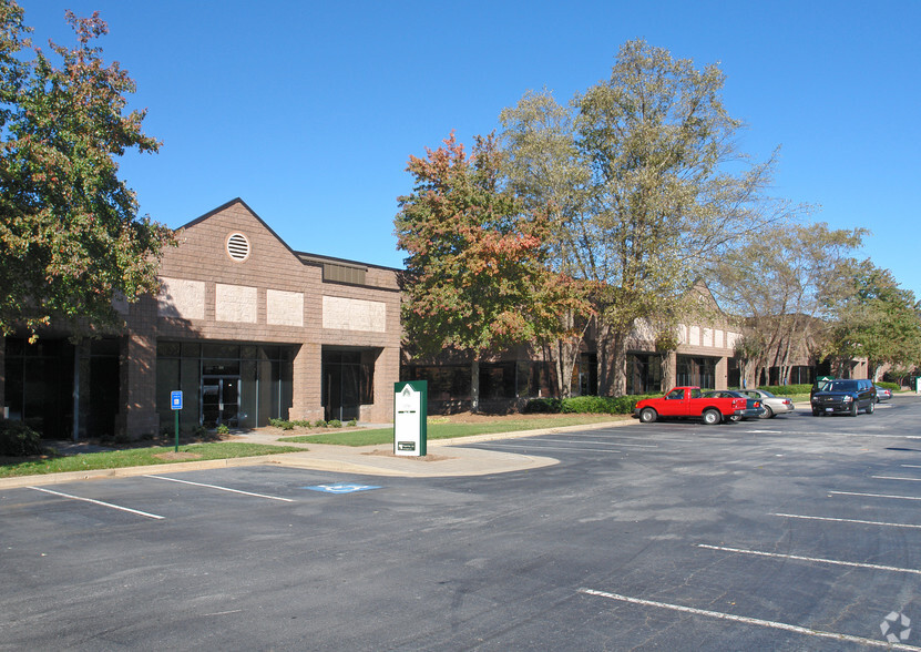 1150 Northmeadow Pky, Roswell, GA for lease - Primary Photo - Image 1 of 4