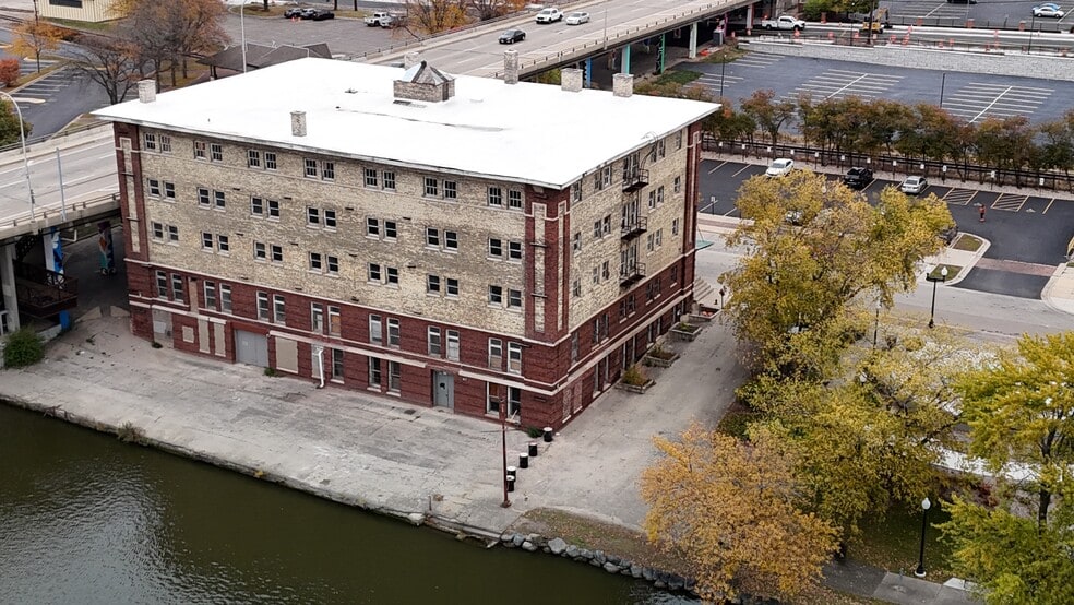 220 N Water St, Rockford, IL for sale - Building Photo - Image 3 of 18