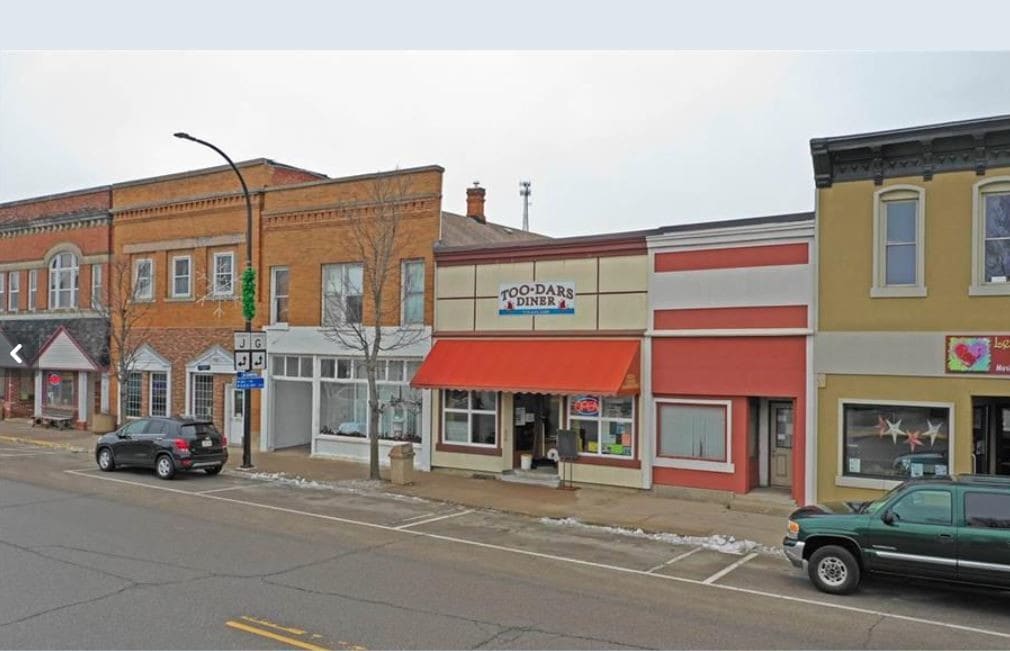 179 N Main St, Iola, WI 54945