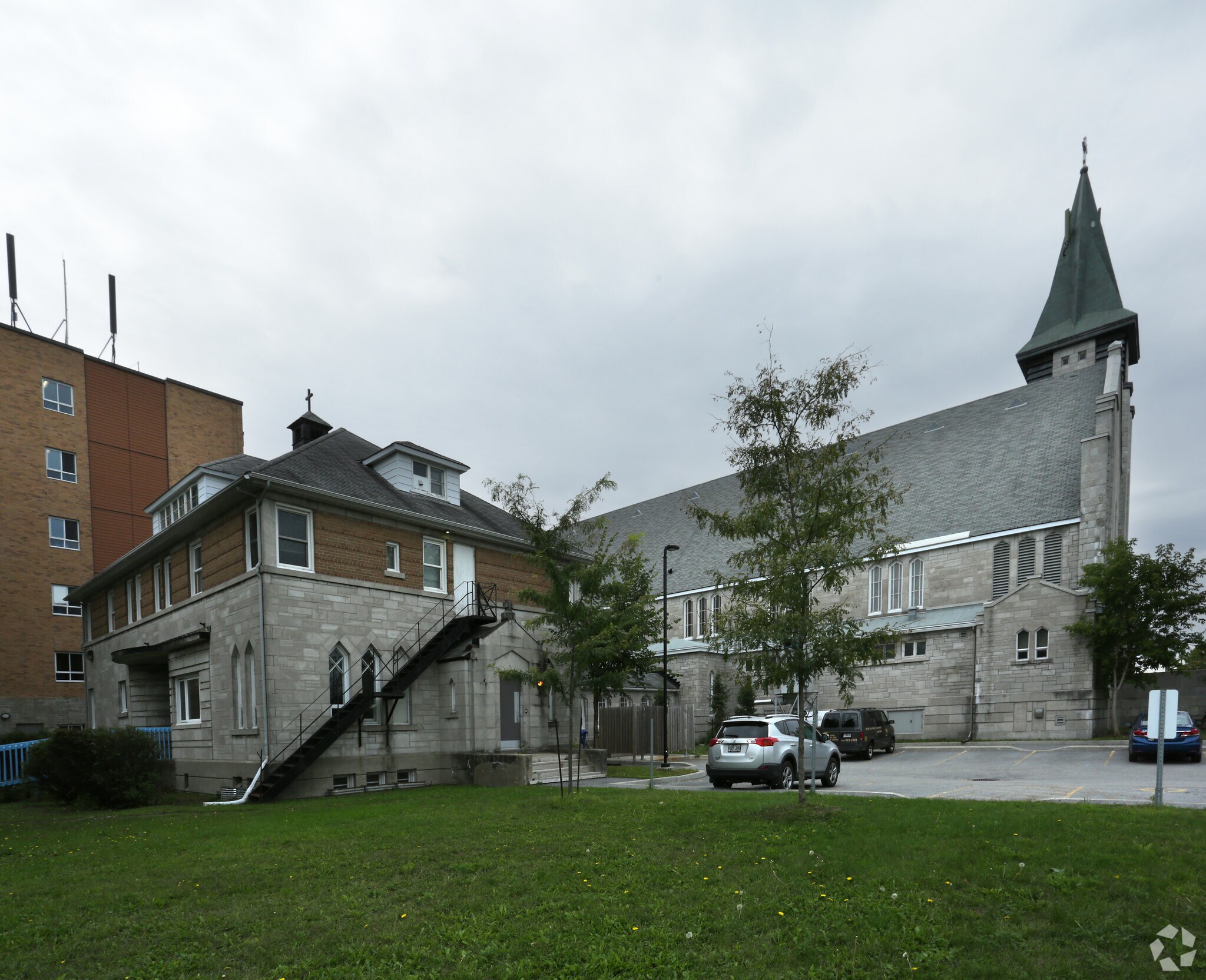 196 Rue Notre-Dame, Gatineau, QC for sale Primary Photo- Image 1 of 1