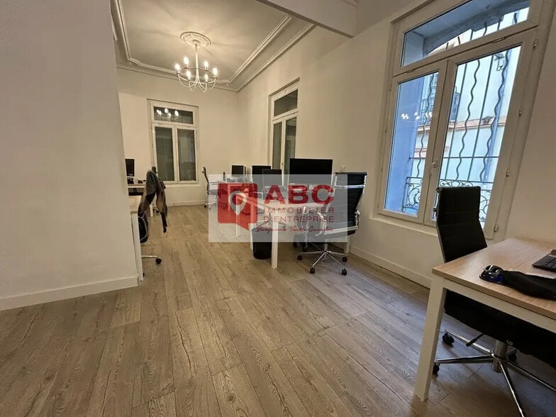 Office in Montpellier for lease - Interior Photo - Image 1 of 6