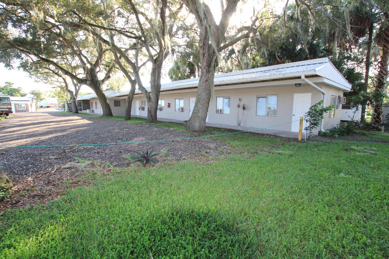 1069 Marina Ln, Moore Haven, FL 33471