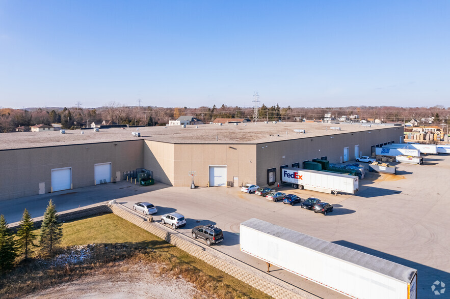 1920-1970 S Calhoun Rd, New Berlin, WI for lease - Building Photo - Image 3 of 7