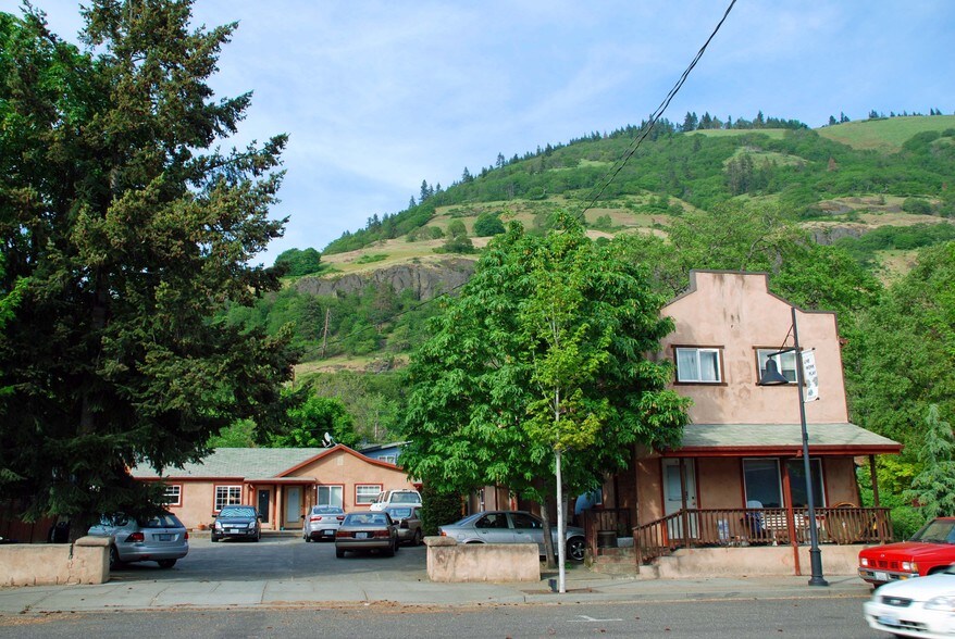 212 E Steuben St, Bingen, WA 98605