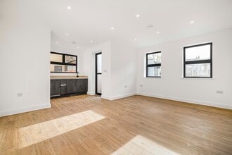 196 Kent House Rd, Beckenham for lease Interior Photo- Image 1 of 6