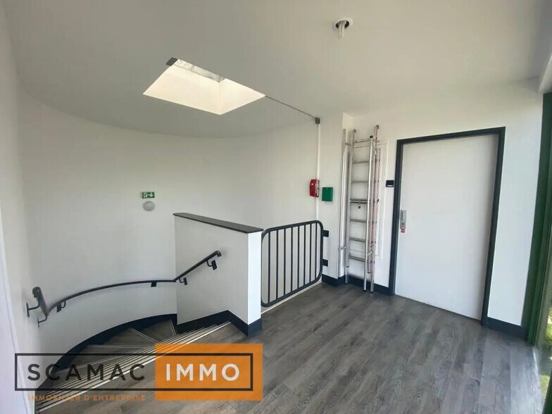 Office in Viry-Châtillon for sale - Lobby - Image 3 of 9