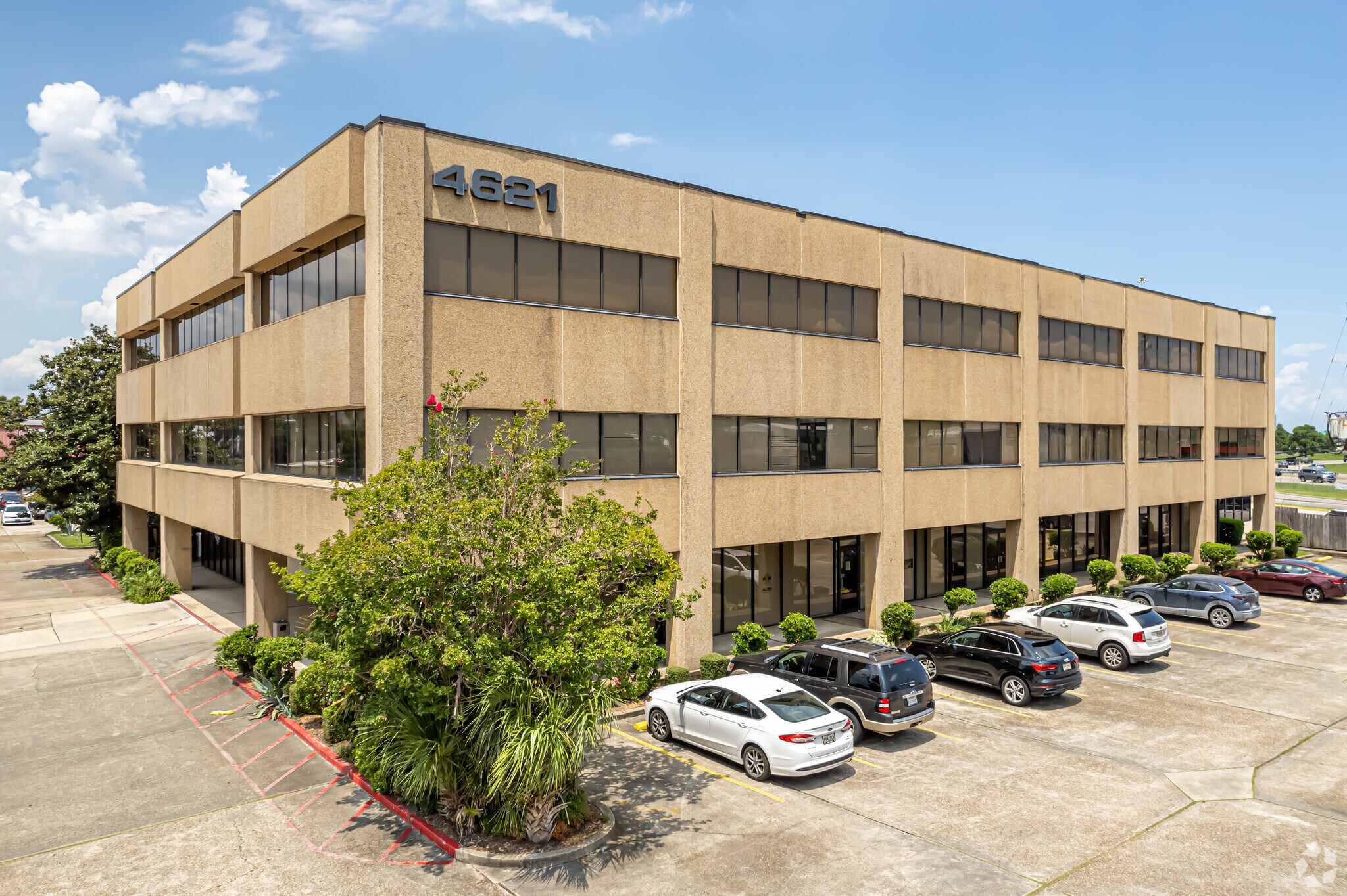 4621 W Napoleon Ave, Metairie, LA for lease Primary Photo- Image 1 of 8