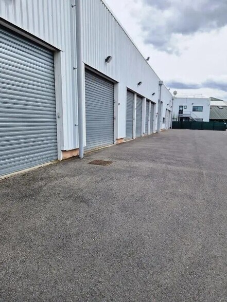 Office in SAINT-OUEN-L'AUMONE for lease - Building Photo - Image 2 of 8