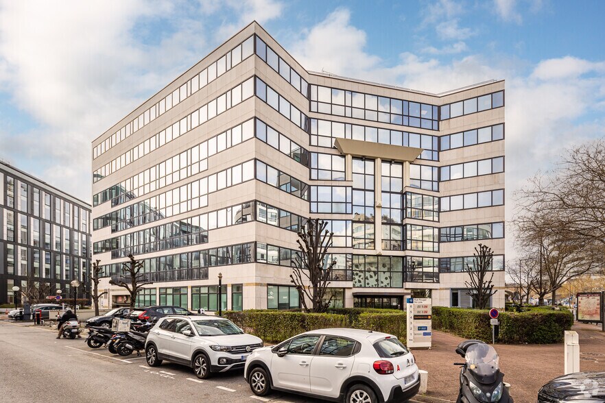 Office in Issy-les-Moulineaux for lease - Building Photo - Image 3 of 3