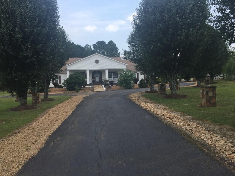 1963 Thrasher Pike, Hixson, TN for sale - Primary Photo - Image 2 of 20