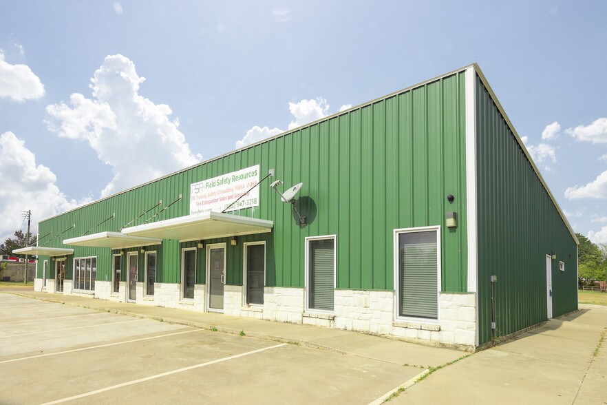 255 E Johnson St, Tatum, TX for sale - Building Photo - Image 1 of 1