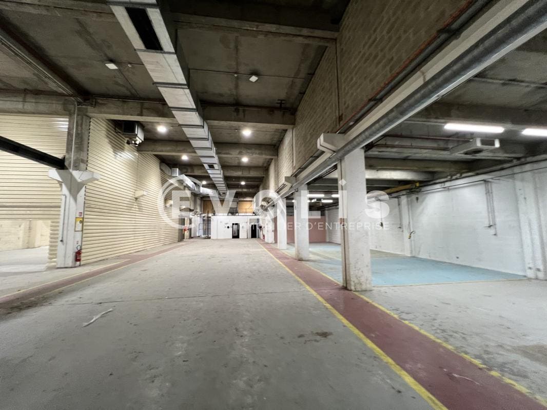 Flex in Bagnolet for lease Building Photo- Image 1 of 7