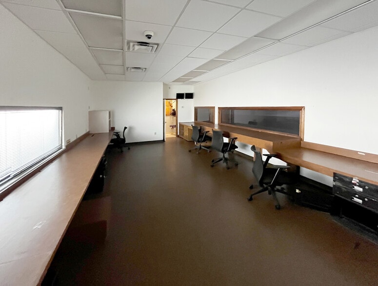 5065 E Elliot Rd, Phoenix, AZ for sale - Interior Photo - Image 3 of 9