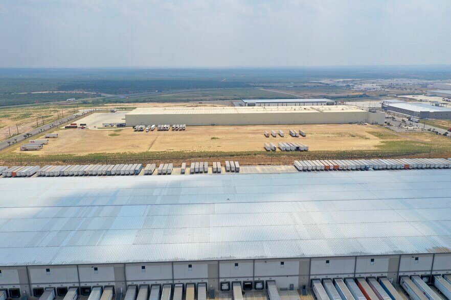 902 Nicholas D Hachar Rd, Laredo, TX for lease - Aerial - Image 2 of 9