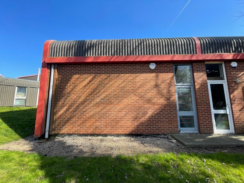 Dogflud Way, Farnham for lease - Building Photo - Image 3 of 9