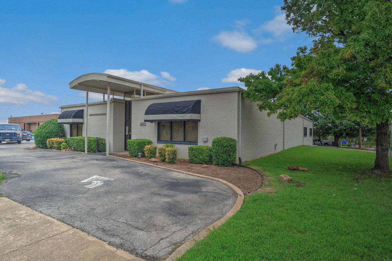 403 N Highland Ave, Sherman, TX 75092