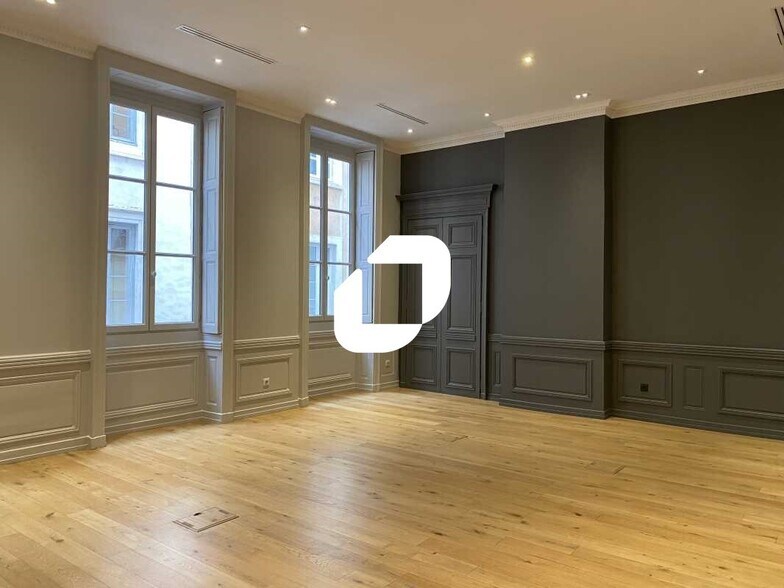 14 Rue Royale, Lyon for lease - Building Photo - Image 2 of 8
