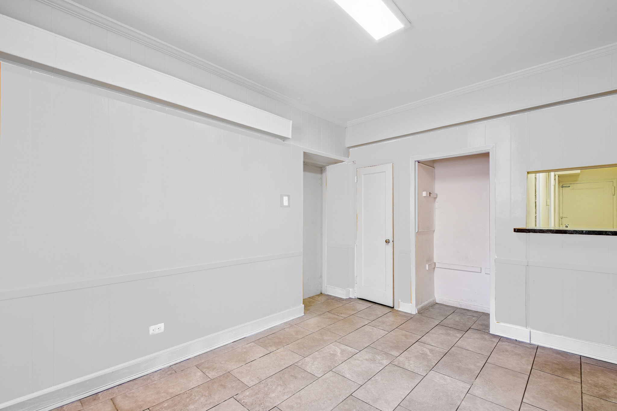 2010 Seagirt Blvd, Far Rockaway, NY for lease Interior Photo- Image 1 of 5