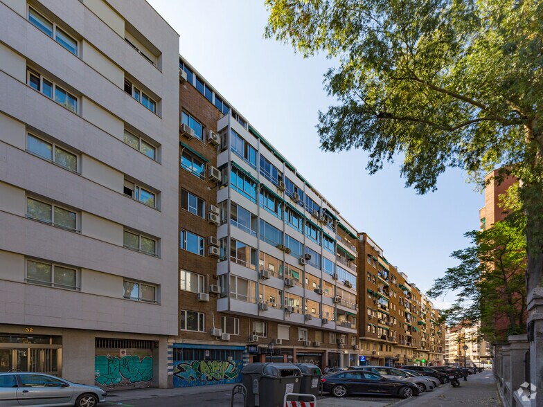 Calle de Santísima Trinidad, 30, Madrid, Madrid for sale - Building Photo - Image 1 of 1