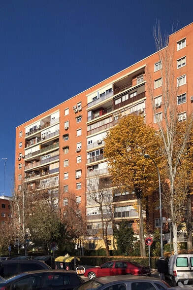Calle Río Sella, 6, Móstoles, Madrid for lease - Building Photo - Image 2 of 2