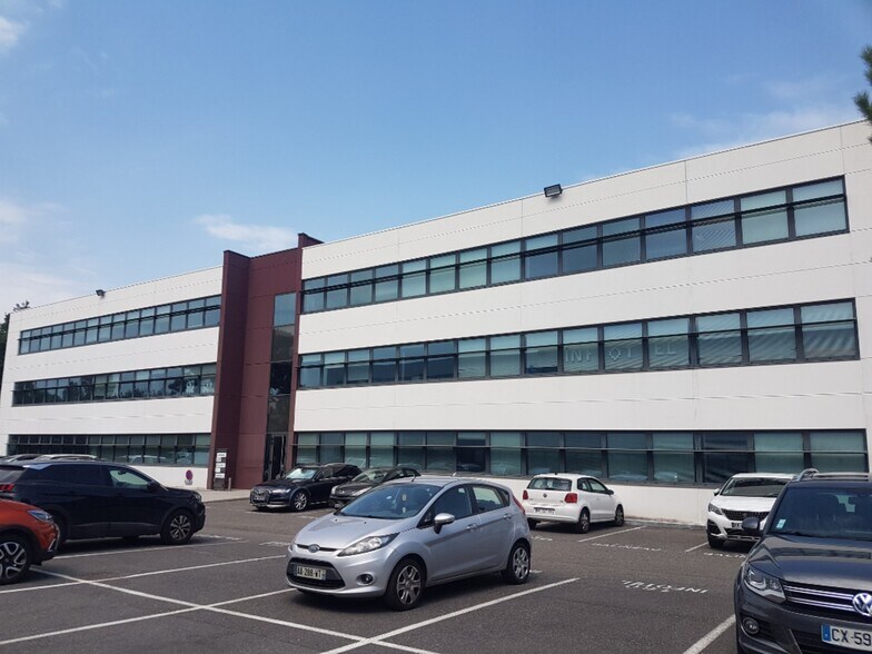 198 Avenue Du Haut Lévèque, Pessac for lease - Building Photo - Image 3 of 8