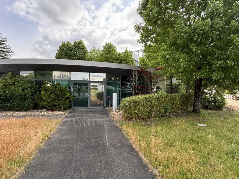 Office in Mérignac for lease - Building Photo - Image 1 of 12