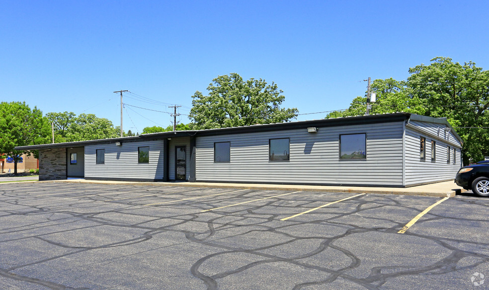 2 S 2nd Ave, Sauk Rapids, MN for lease - Primary Photo - Image 1 of 22