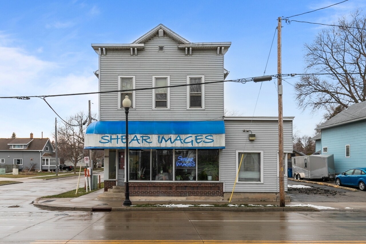 1861 Oregon St, Oshkosh, WI for sale Building Photo- Image 1 of 1