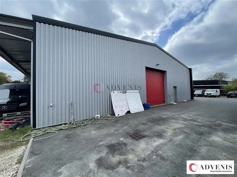 Flex in Saint-Loubès for sale - Building Photo - Image 2 of 11