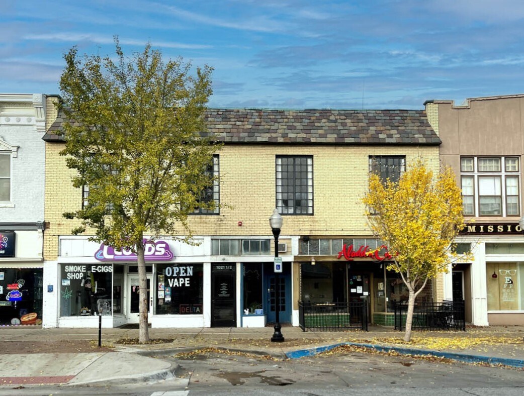 1021-1023 Massachusetts St, Lawrence, KS for lease Building Photo- Image 1 of 2