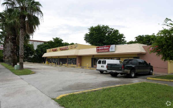 5405-5425 W 20th Ave, Hialeah, FL for lease - Primary Photo - Image 1 of 4