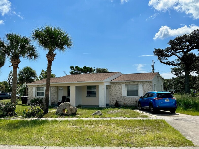 7 Cypress Cir, Ormond Beach, FL for sale - Primary Photo - Image 1 of 8