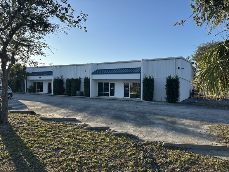18480 Paulson Dr, Port Charlotte, FL for sale - Building Photo - Image 1 of 17