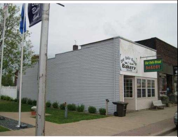 144 W Lincoln St, Augusta, WI for sale - Primary Photo - Image 1 of 1