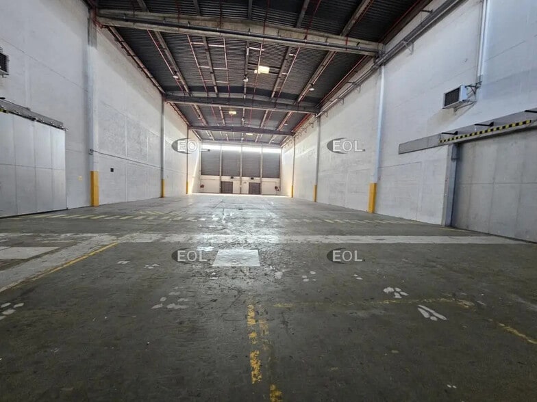 Industrial in Orly for lease - Interior Photo - Image 3 of 19