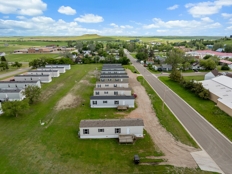 302 Delaney St, Alexander, ND for sale - Building Photo - Image 2 of 9