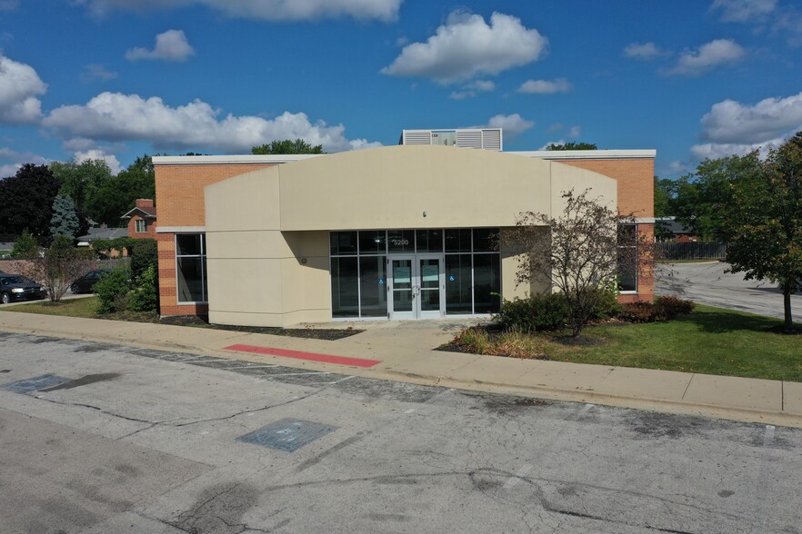 5200 W Dempster St, Skokie, IL for lease - Building Photo - Image 1 of 3