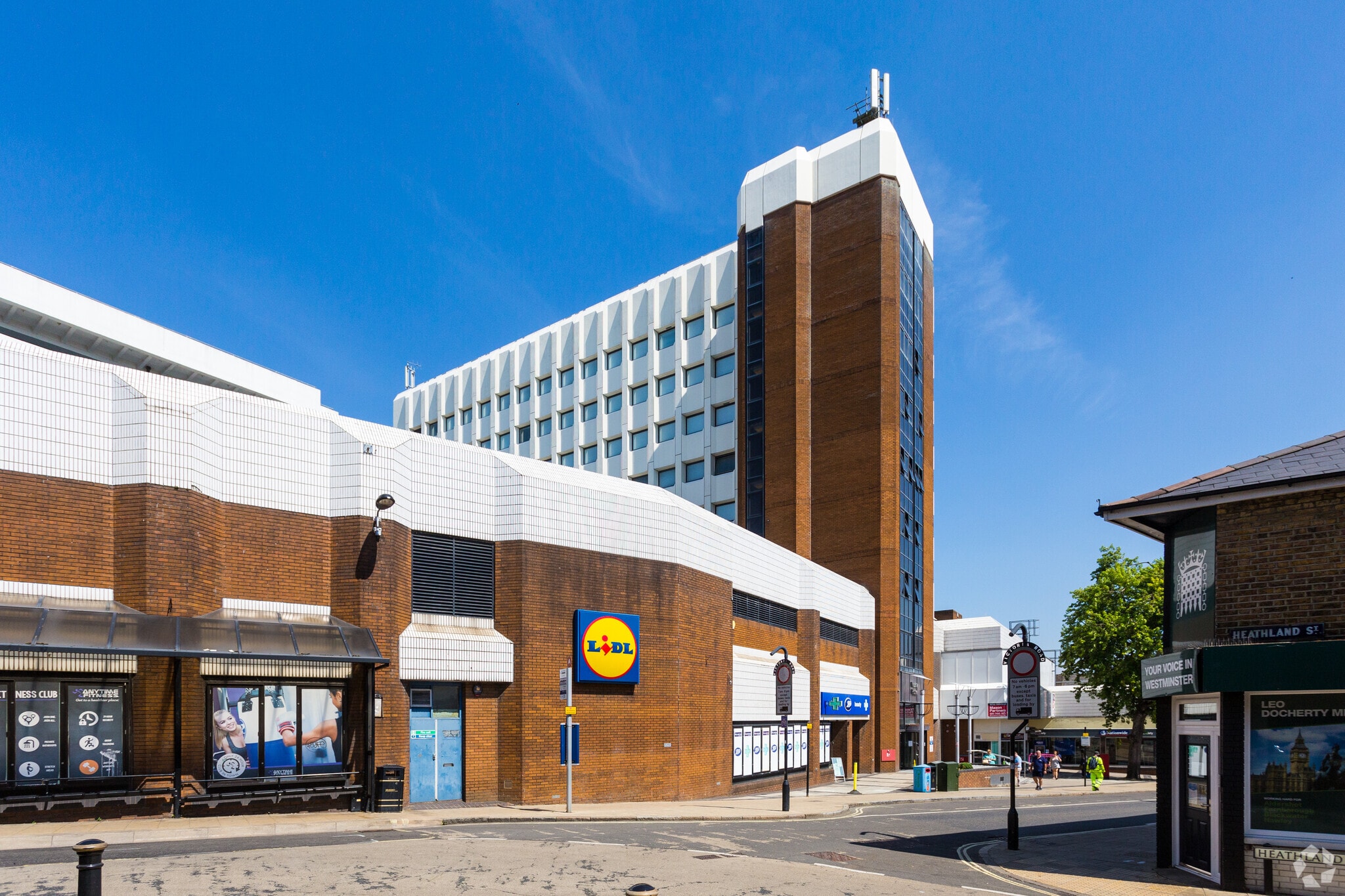 Wellington St, Aldershot for lease Building Photo- Image 1 of 12