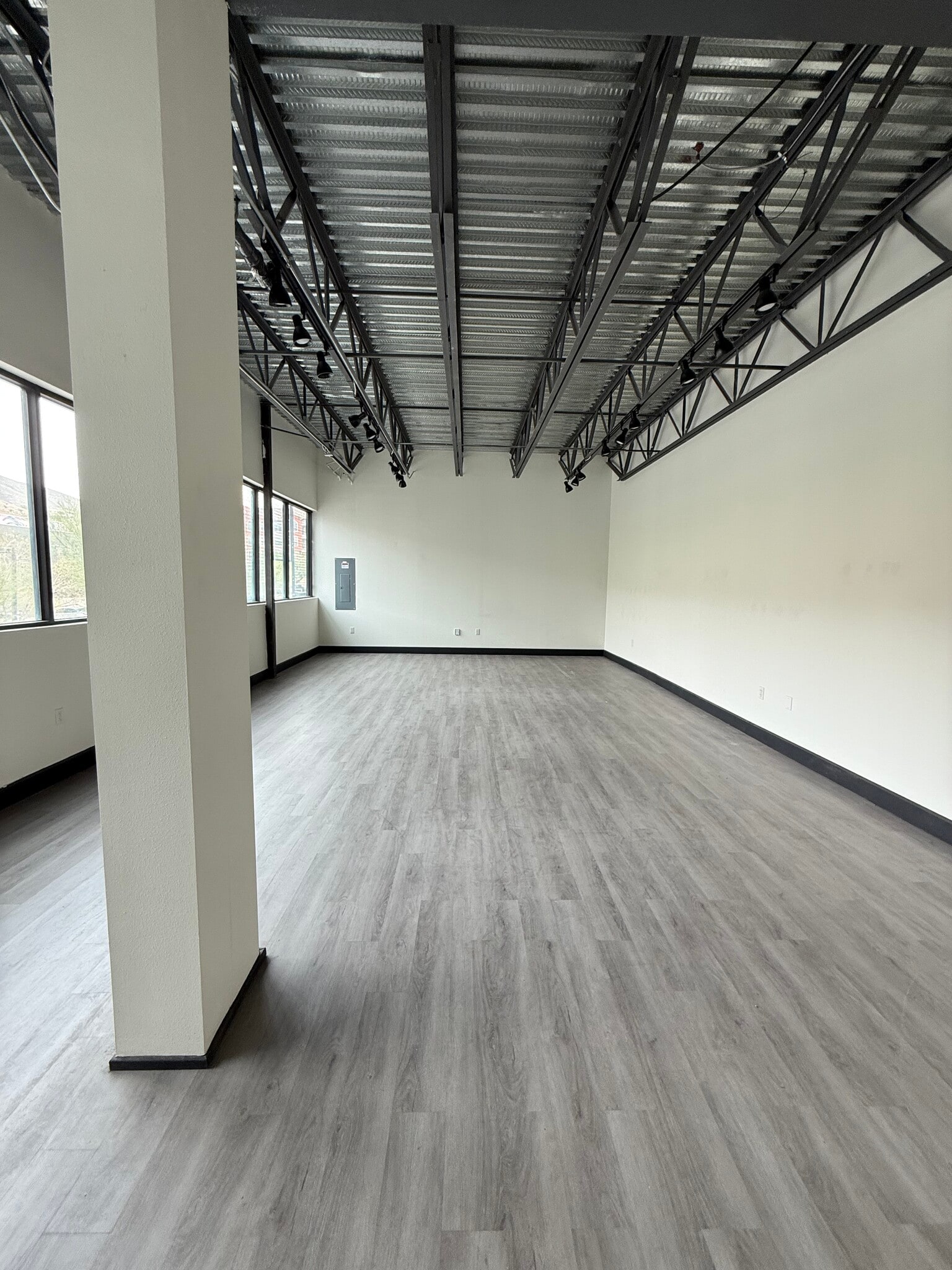 110 Montecillo Blvd, El Paso, TX for lease Interior Photo- Image 1 of 2
